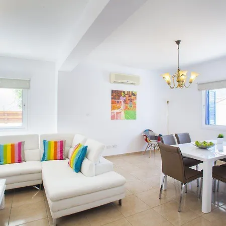 Renting A With Large Private Pool 83